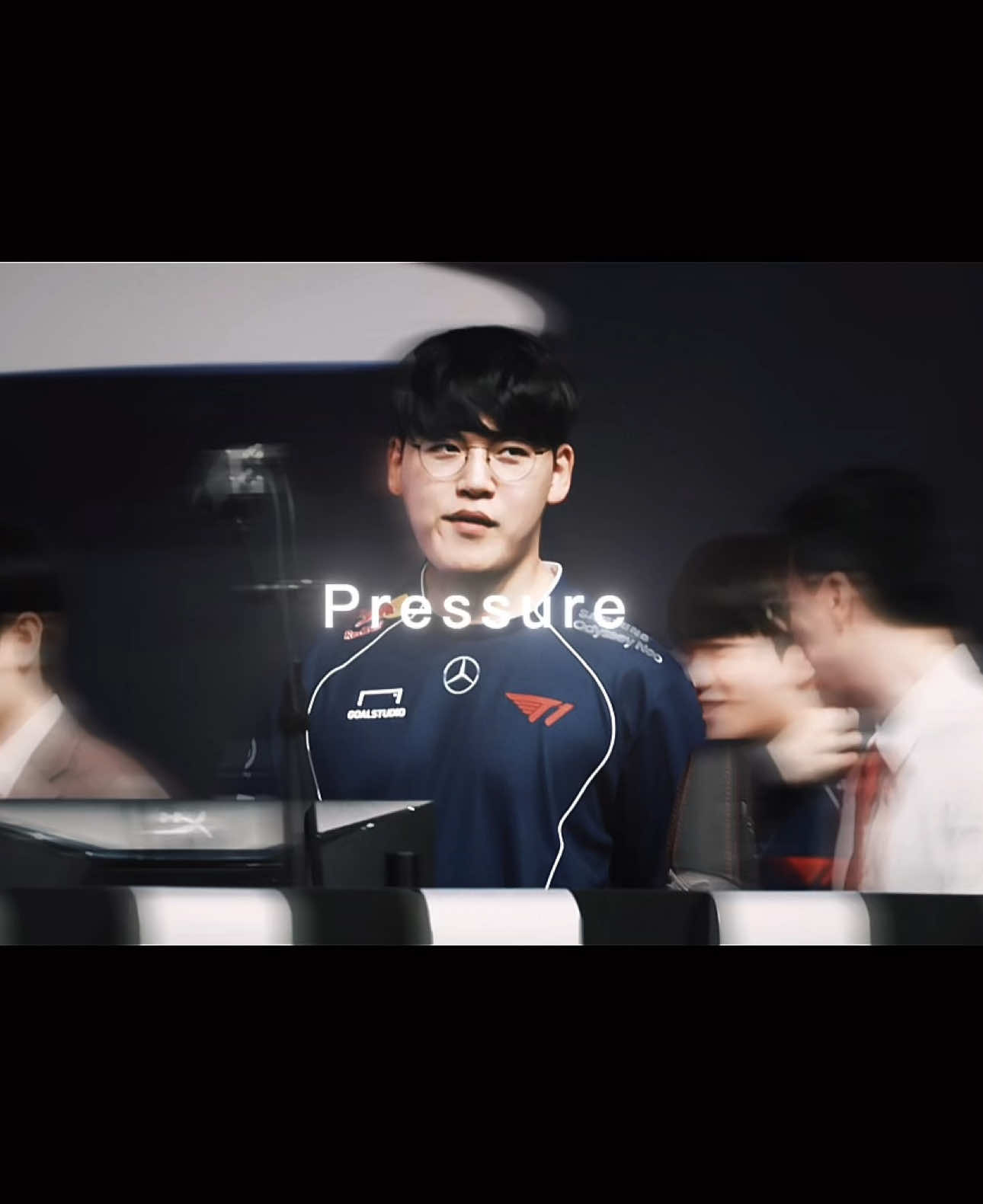 Tôi yêu adc, mình hãy chỉ đặt lên bàn cân các xạ thủ giỏi và có danh hiệu với nhau được khum ạ? So sánh 2 cúp W với hạng 9 CL nó ấy lắm 🥺 Disclaimer: Ảnh Guma cầm bảng “You suck” là trend chơi chữ chứ hong nói ai nha =))) #gumayusi #leeminhyung #T1 #Worlds 