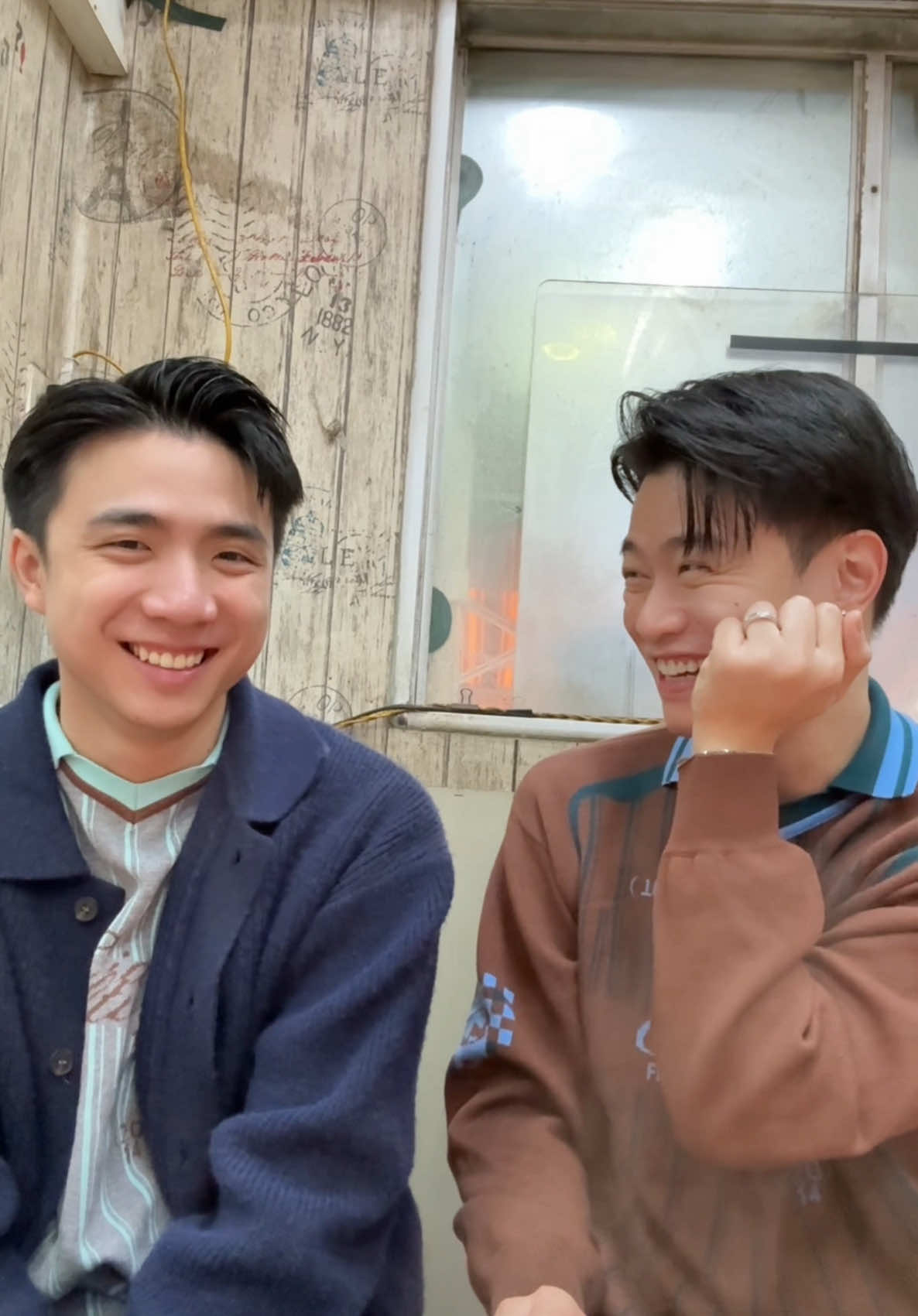 Tranh thủ trc khi ăn sáng thì biểu diễn một tiết mục ảo thuật😙
