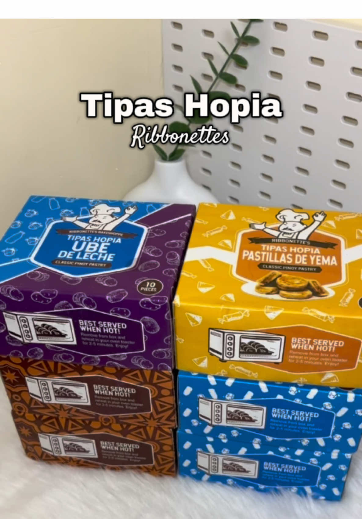 Tipas Hopia by Ribbonettes! Ang sarap naman kasi talaga 😋 #hopia  #tipashopia #ribbonettesbakeshoppe #ribbonetteshopia #chocofudge #yemadeleche #deleche #ubedeleche 