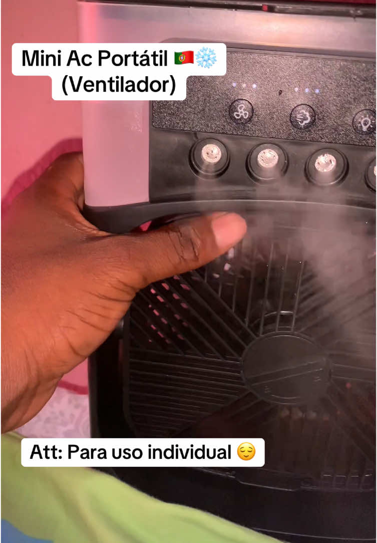 Mini Ac Portátil ( Ventilador ) ❄️🧊 Ventilador Que Gela Tipo Na Tuga 🇵🇹 ✅Tem o vapor de ar fresco ❄️ ✅Funciona com água ou gelo 🧊  ✅Apenas para uso individual  🙂‍↔️ ✅Trabalha também como ventilador normal 🍃 📦Façam já vossas encomenda📦  🚚Temos serviço de entrega por uma taxa adicional  ☎️Telefones: ⁨944 387 733⁩ | 951058604