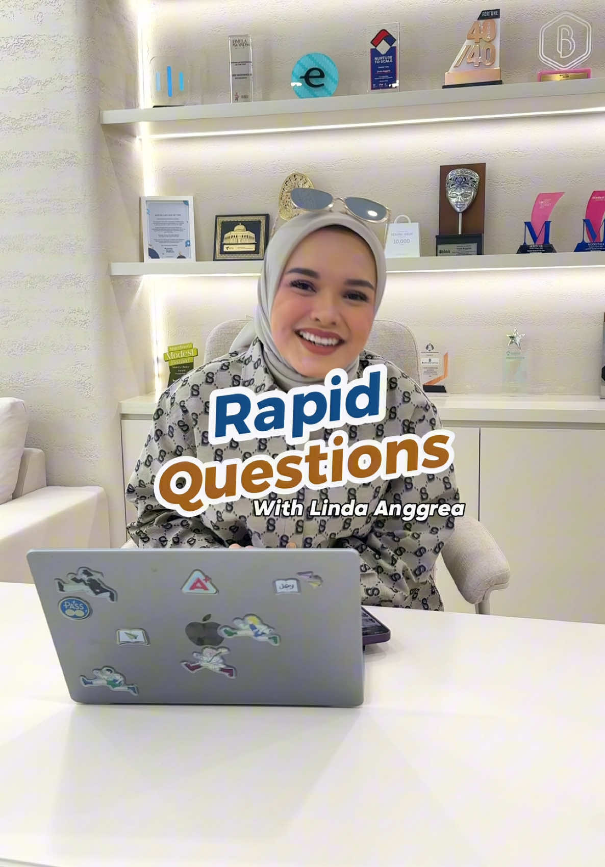 Jawabannya hijab motif atau polos??? Komen dibawah ya #buttonscarves #bslady #fyp 