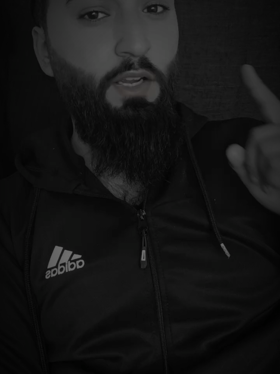 لا تخسري شب بحبك وبحاول معك كتير 🖐🏻