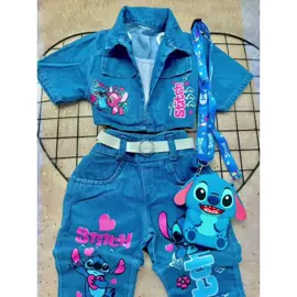 Conjunto infantil Stitch 🩵 Blogueirinha 🥰🤍 Conjunto com Calça, Blusa, Cinto e Jaqueta   FOTOS REAIS. ✅ESPECIFICAÇÕES✅ TAMANHOS: P - 1 A 2 ANOS M - 3 A 4 ANOS G - 5 A 6 ANOS GG - 7 A 8 ANOS XG - 9 A 10 ANOS Comente EU QUERO que eu te encaminho o link  #conjunto #infantil #stitch #calcajeans #blusa #cinto #jaqueta 