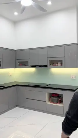Tủ bếp thùng nhựa picomat chống nước kết hợp cánh acrylic bóng gương cao cấp nhà chị Liên - Thành phố Lạng Sơn #quangdangnoithat #noithathiendai #noithatchungcu #tubepinoxcanhacrylic #tubepnhuaacrylic #tubepinox #noithatdep #xuhuongnoithat2025 