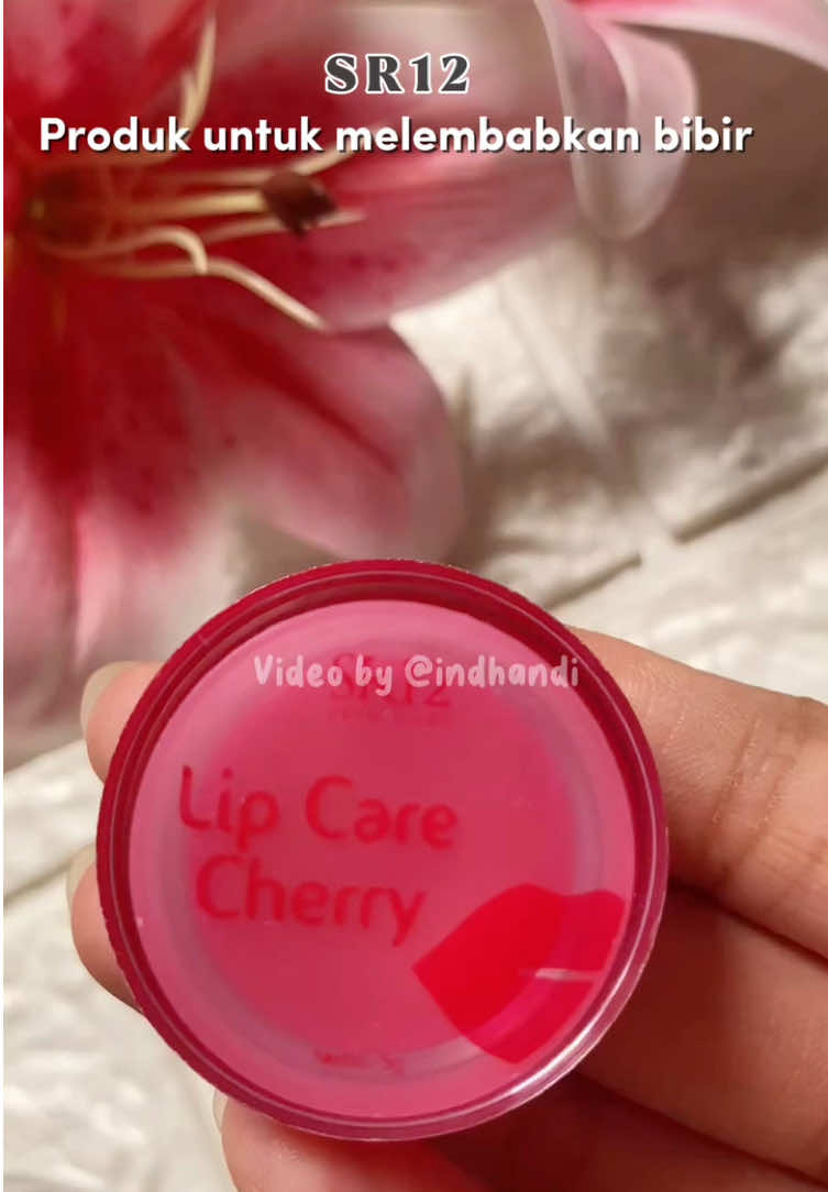 Pelembab bibir yang ampuh banget deh kalian wajib coba aku udah habis bertube”😭🫶🏻🫵🏻 #sr12herbalskincare #lipcaresr12 #pelembabbibir #fypシ゚ #affiliatemarketing #affiliatepemula #tiktokaffliatepemula #tiktokaffiliate #fypage #pyppppppppppppppppppp #affiliate #pemasaran #bestseller 