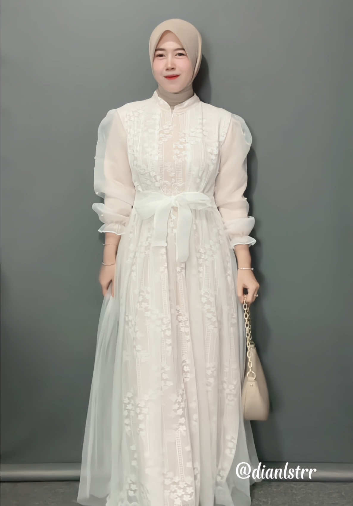 Dress 100rban secantik inii 🫶🏻 by @Moscio.wholesale #outfitinspo #ootdlebaran #JelajahRamadan #dress 