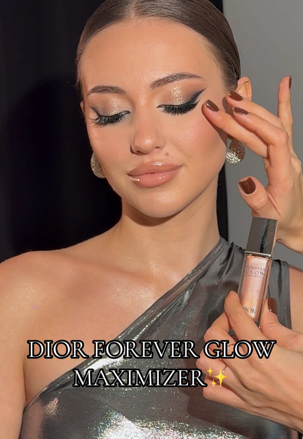 FOREVER DIOR FOREVER GLOW MAXIMIZER - DŁUGOTRWAŁY ROZŚWIETLACZ W PŁYNIE✨ odcień Nude #makijazkrakow #teamworkchallenge #makeupandhair #makijazifryzurakraków #team #макияжкраков #makeuptutorial #makeup #dior #diorbeauty #diorforever #diorhighlighter @Anakiss💋 
