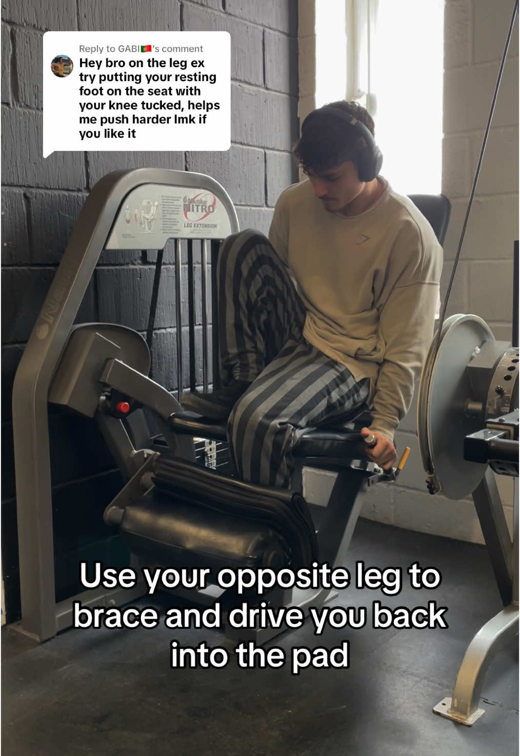 Replying to @GABI🇵🇹  How to stabilise single leg/ unilateral leg extensions #legs #legsworkout ##legextension #bodybuilding #muscle #gym #hypertrophy #Fitness #workout #unilateral #optimallifting 
