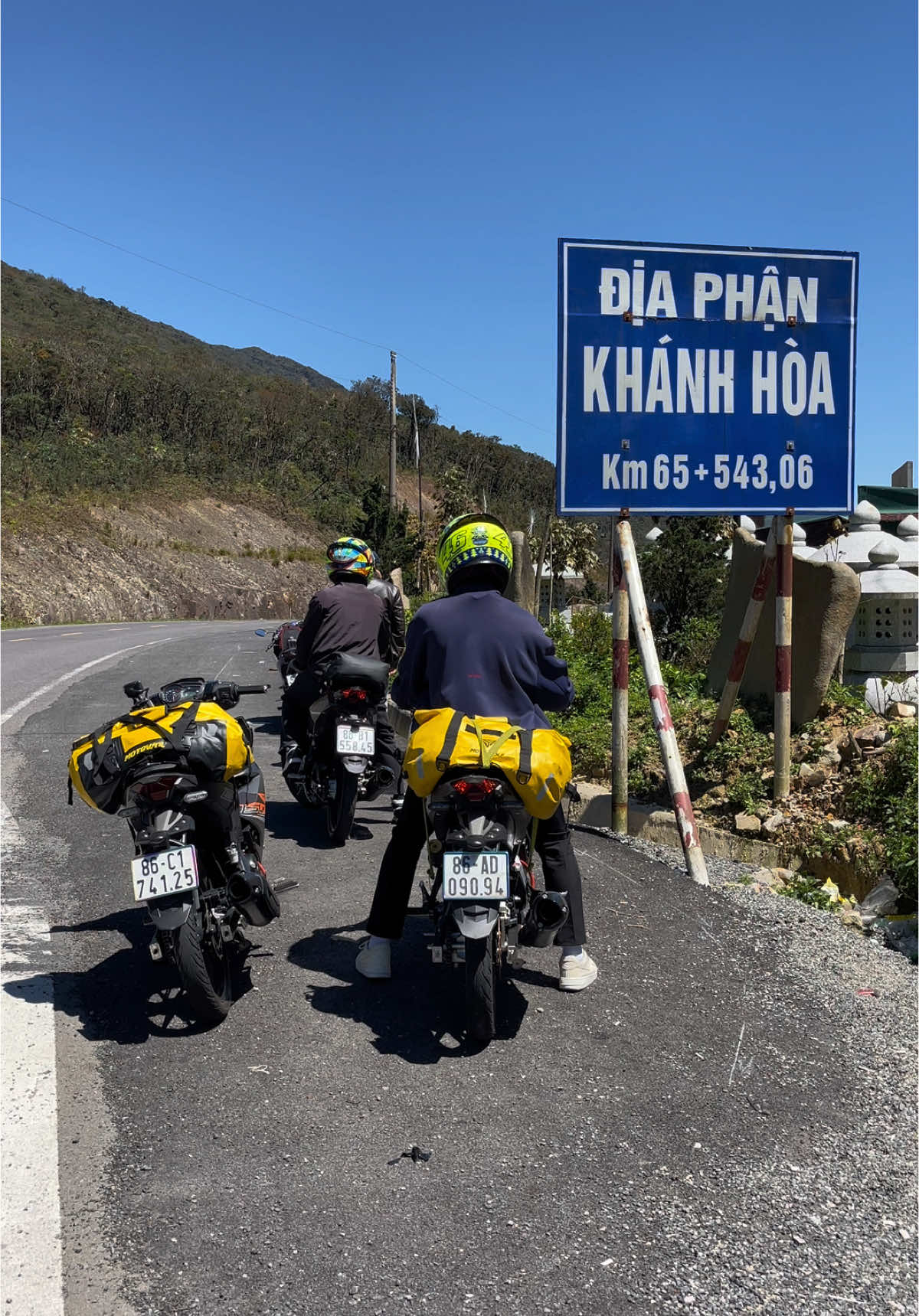 Xuống núi tắm biển ae ơi #touring24h 