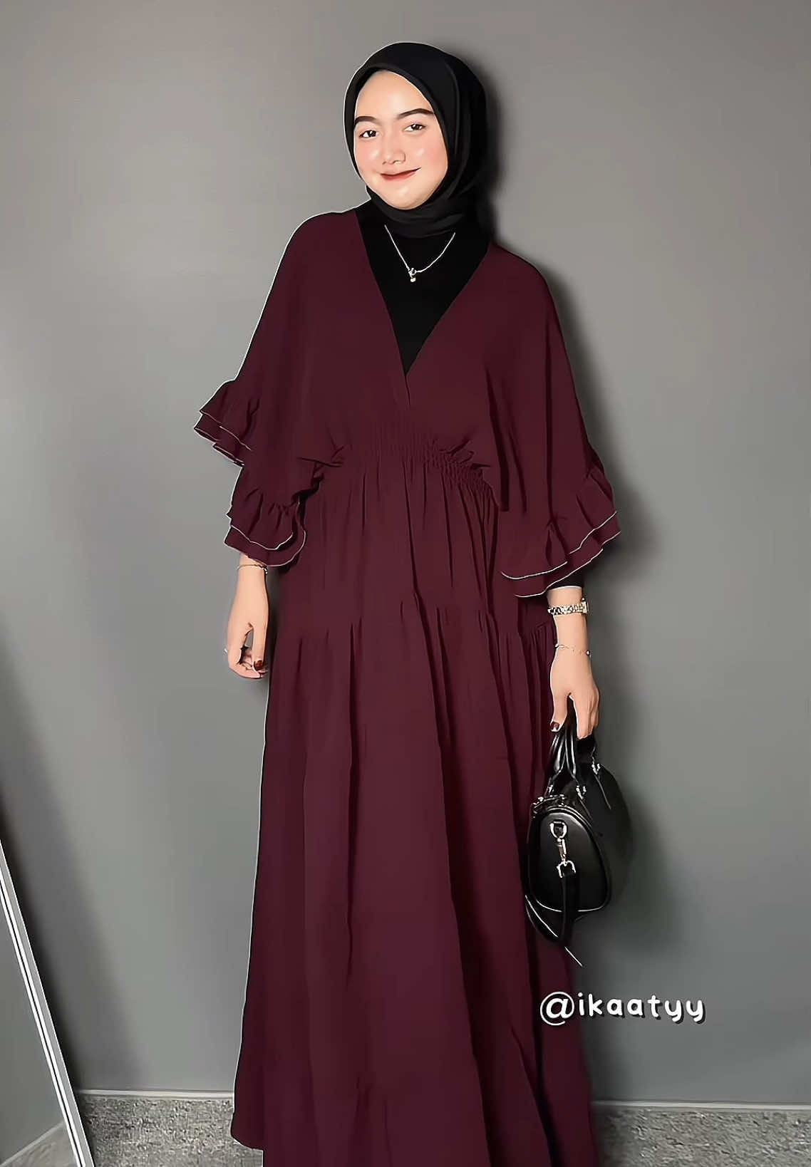 Gemesh bgt dress burgundy yang satu ini😍❤️‍🔥 #dress #dresslebaran #dresslebaran2025 #dressburgundy #ramadhan2025 