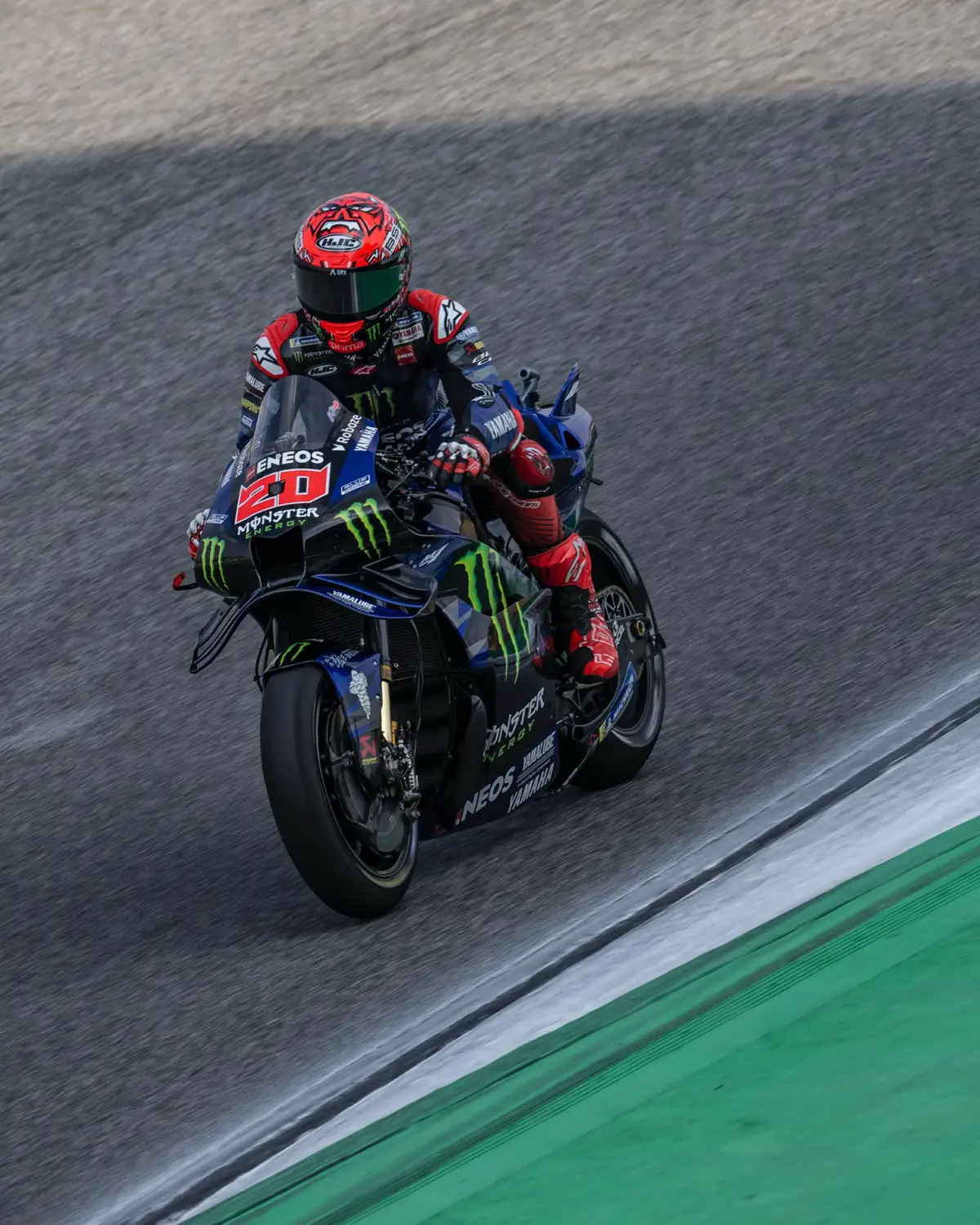 💬 @fabioquartararo20, Thai GP - Race Result - 15th: “From the beginning of the Race, we had an issue with grip. I was struggling quite a lot. At first I thought that I just had to warm up the tyre more. I couldn’t push on the first lap, the bike was sliding, and I lost a lot of positions. Unfortunately, also later on I was not able to have a good pace and make a great race. It was really hot riding in the back of the pack and, all in all, it was quite a difficult one. Let’s see what we can do in Argentina.” #MonsterYamaha | #YamahaMotoGP | #YamahaFactoryRacing | #MotoGP | #ThaiGP