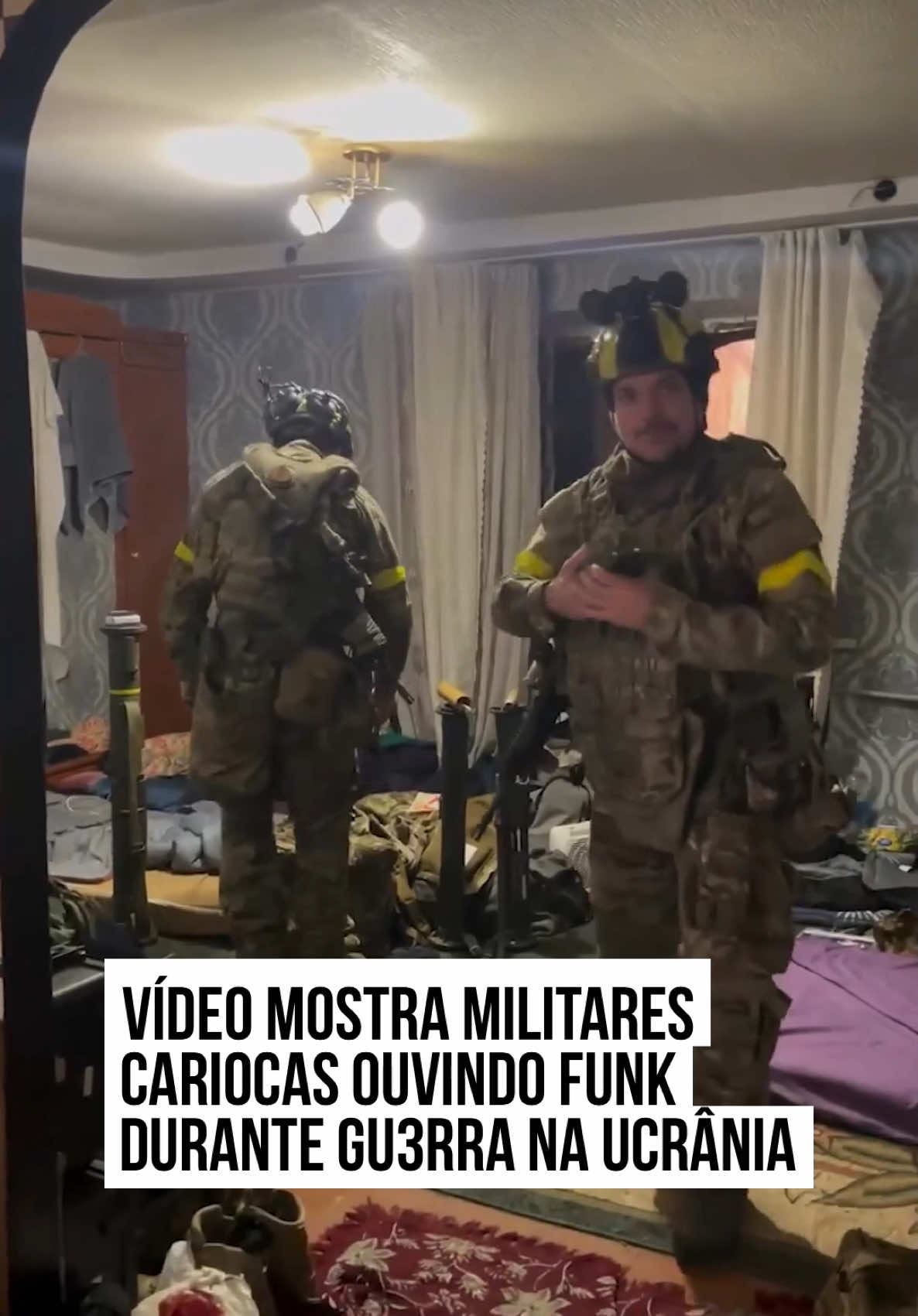 📹 Dois #brasileiros, identificados como Rafael Santos e Ygor Jardim, aparecem em um vídeo se preparando para uma #missão como voluntários no #Exércitoucraniano. No registro, os dois usam trajes militares ouvindo músicas do artista MC PQD, enquanto organizam seus equipamentos. Rafael Santos conta que é voluntário na Ucrânia pela segunda vez. No Brasil, ele serviu na Brigada de Infantaria Paraquedista no Rio de Janeiro. Ygor Jardim também se voluntariou para atuar no país. Ambos fazem parte do Pelotão Apocalipse, agrupamento de brasileiros que estariam lutando juntos na Ucrânia. #TikTokNotícias