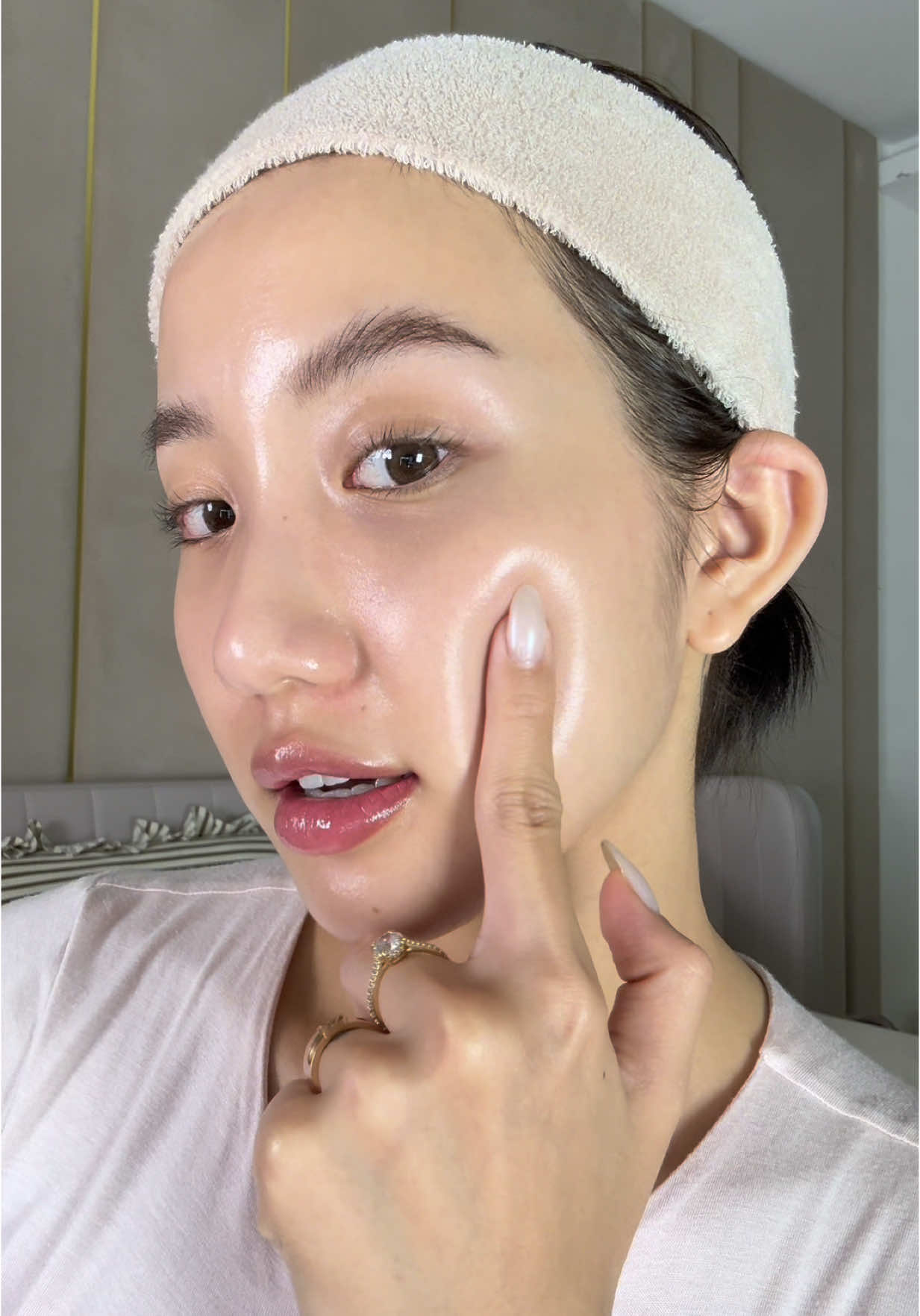 Này là glass skin - da căng bóng tráng gương đúng không mọi ngườiii #lethikhanhhuyen #glassskinroutine #kiehlsvietnam