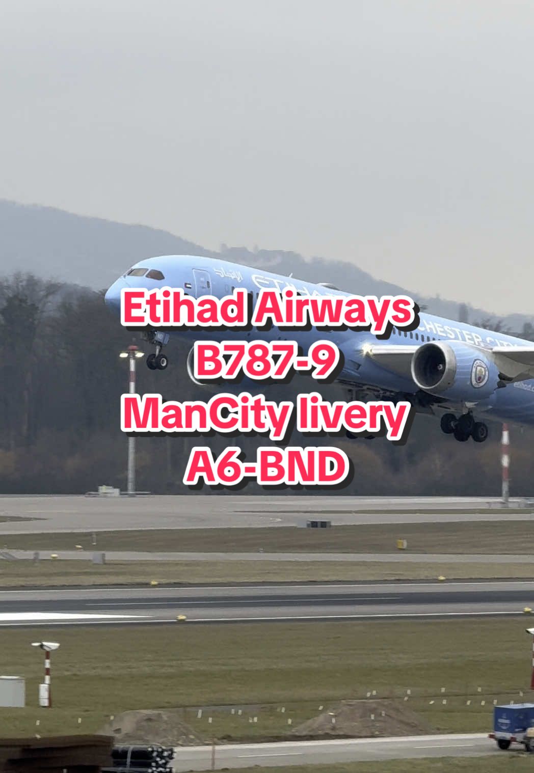 Etihad’s Boeing 787 in the stunning Manchester City livery soaring into the sky ⚽️🔥 📍ZRH, 02.03.2025 #aviation #avgeek #planespotting #manchestercity #etihad #fyp 