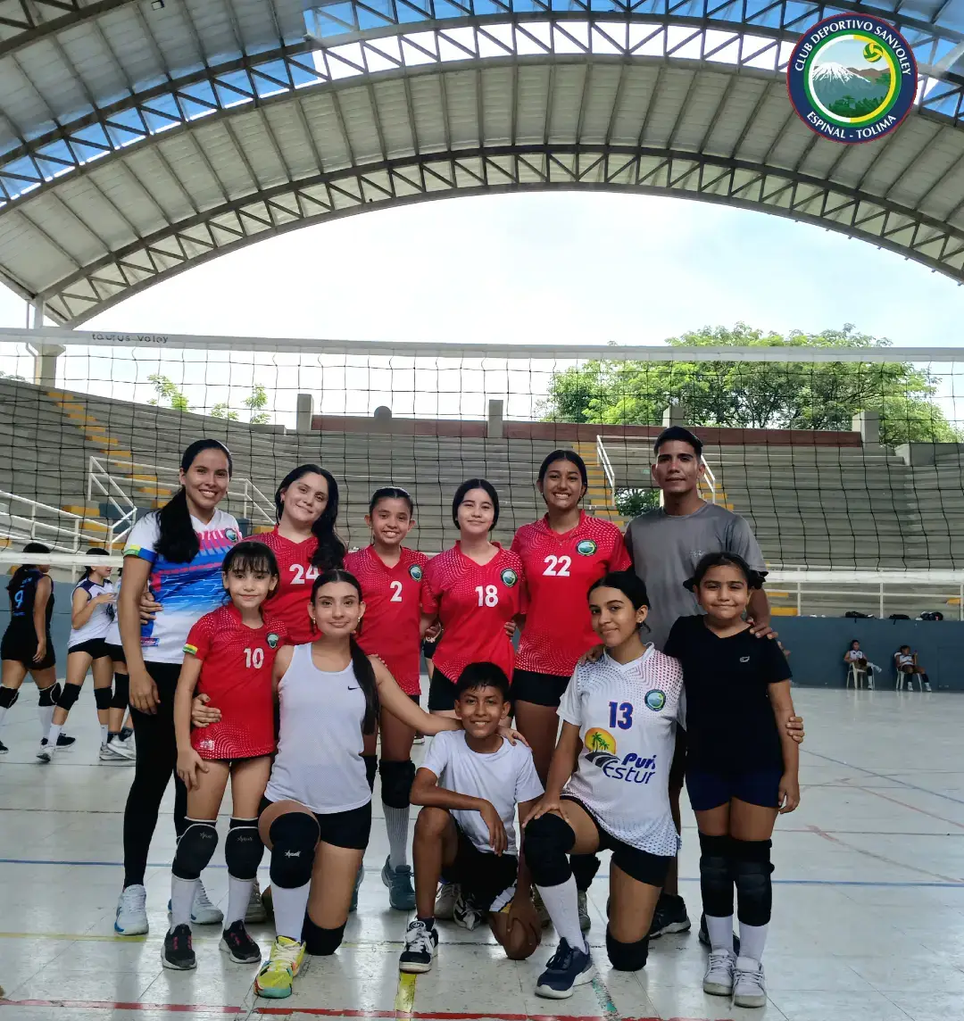 ENCUENTRO DEPORTIVO | ¡Con pasión y determinación! nuestros deportistas dieron todo en la cancha, gracias al apoyo incondicional de los padres de familia y a la dedicación incansable del cuerpo técnico del Club. ¡Felicidades a nuestros jugadores por su esfuerzo y dedicación! 🏐🔥 #Seguimos_Creciendo_SANVOLEY . . . #Fogueo2025 #ClubDeportivoSanvoley #Voleibol #EspinalTolima #ColiseoBalkanes