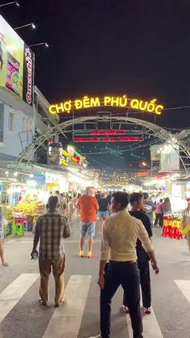 🚶‍♂️Đi dạo một vòng chợ đêm Phú Quốc. Khách đông lắm luôn❤️ ☺️#phuquoc #vietnamtravel #traveltiktok #fyp #xuhuong #luuhautravel #dulichphuquoc 