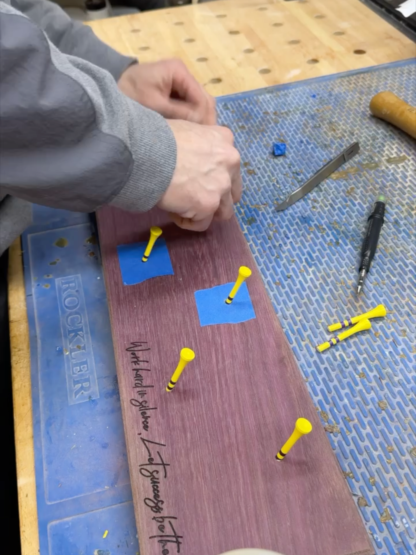 Built something special for my golf hats—a custom Purple Heart hat rack, made from solid Purple Heart wood and finished off with golf tees from Taconic Golf Course. The purple and yellow tees, repping Williams College, couldn’t be a better match for the rich color of the wood. Now it’s up and ready to go! Tried speeding up today’s video as a little test—what do you think? Better than yesterday’s or stick with the original pace? Let me know! Want one for your own golf hat collection? Message me or check out my website to order yours! #PurpleHeart #CustomHatRack #GolfLife #WilliamsCollege #TaconicGolf #Woodworking 