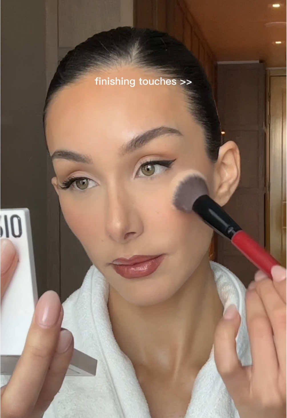 finishing touches ✨ little makeup touches before the @BRITs with @Maybelline NY 📸 #makeup #makeuptutorial #liptint #lipgloss #britawards #britawards2025 @MaybellineUK 