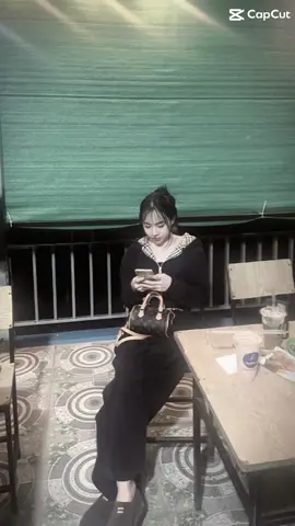 Nếu một ngày tình yêu của em dừng lại , anh đừng trách em. Em đã từng khâu vá vô số lần , mới quyết định không cần nữa, Đừng quên lúc đó Em là người yêu Anh nhất trên đời…🙂