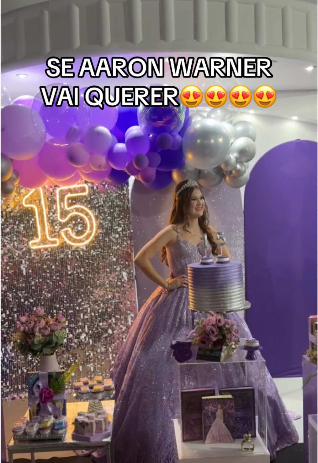 KKKKKKK meu marido Aaron Warner!! logo logo eu posto um vídeo completo da festa #booktokbr #BookTok #festade15 #humor #aaronwarner 