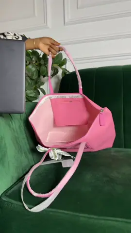 Sacs Lacoste✨ Commandez au 0787042909 & et profitez de la livraison gratuite & Sublimez votre style dès maintenant ! #sacslacoste #sac #ideecadeau #tiktokburkinafaso🇧🇫🇧🇫🇧🇫🇧🇫 