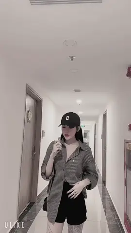 Là cô nào đấy anhhh...🙄