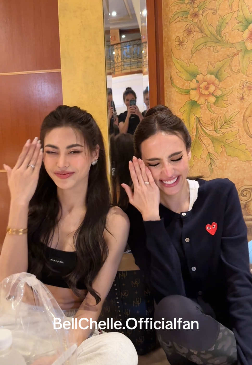 เค้ามองแหวนคู่กันแล้วว👀 @gotchabell @มิเชล Michelle #กชเบล #มิเชลเบอร์แมนน์ #เบลเชล #missgrandthailand 