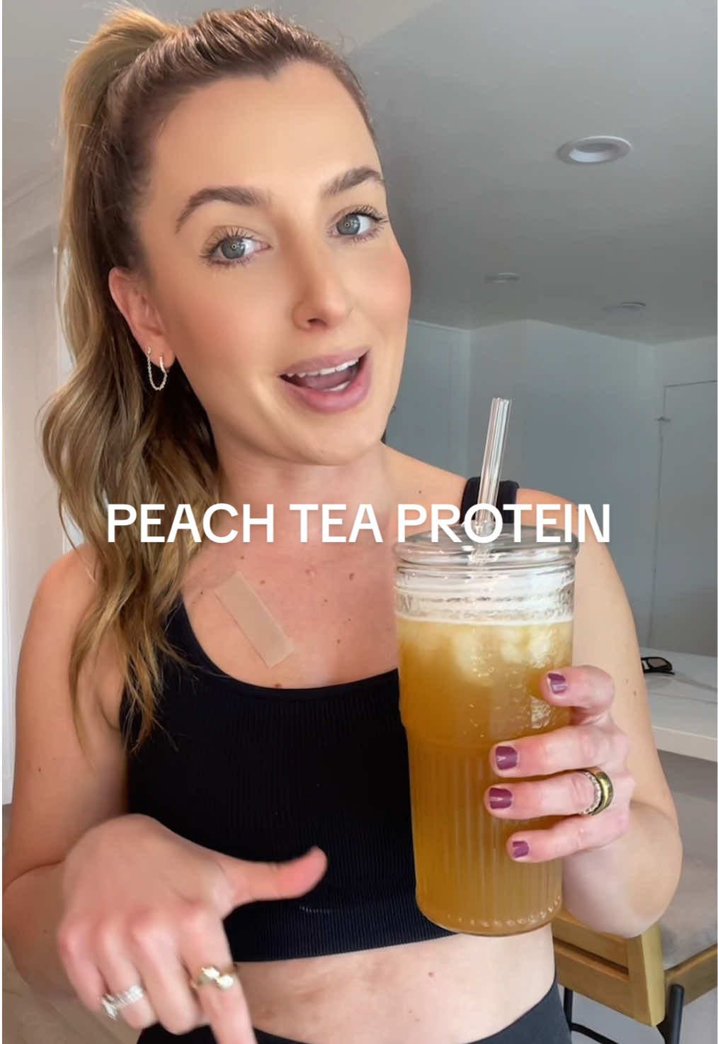 Protein peach tea with 20g of PROTEIN🧡 #grammsclearprotein #gramms #clearprotein #wheyprotein #proteinshake #wonenshealth #workoutmotivation #weightlossmotivation 