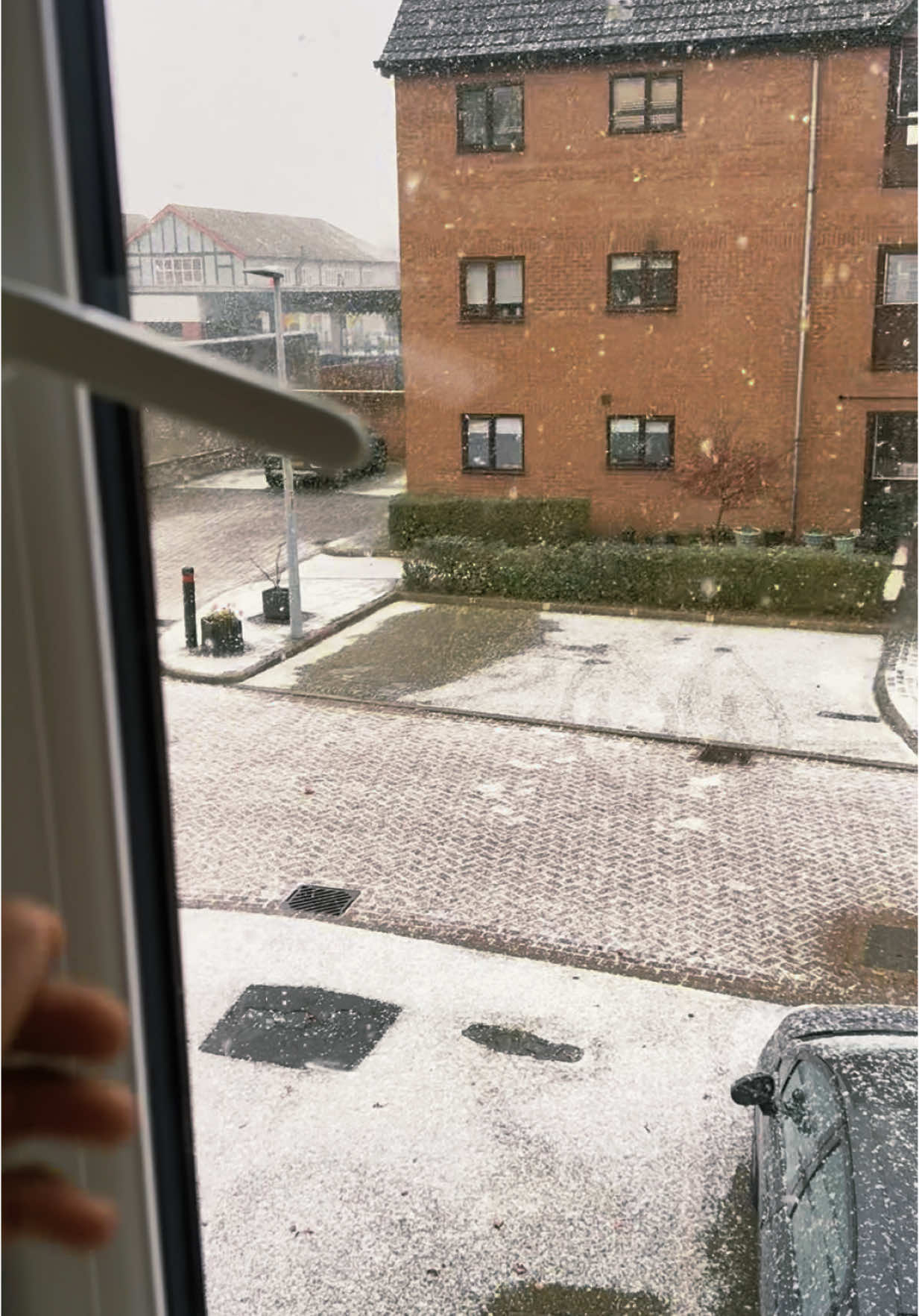 View😍😍😍😍😍😍#foryoupage❤️❤️ #foryouu #fyp #trendingvideo #viral_video #viral #travel #snow #snowfall #unitedkingdom #pakistani #manchester 