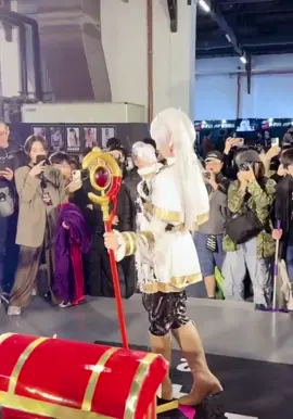 Anh em có muốn 1 lọ nước như thế không? #douyin #cosplay #cos #xh #xuhuong #fyp 