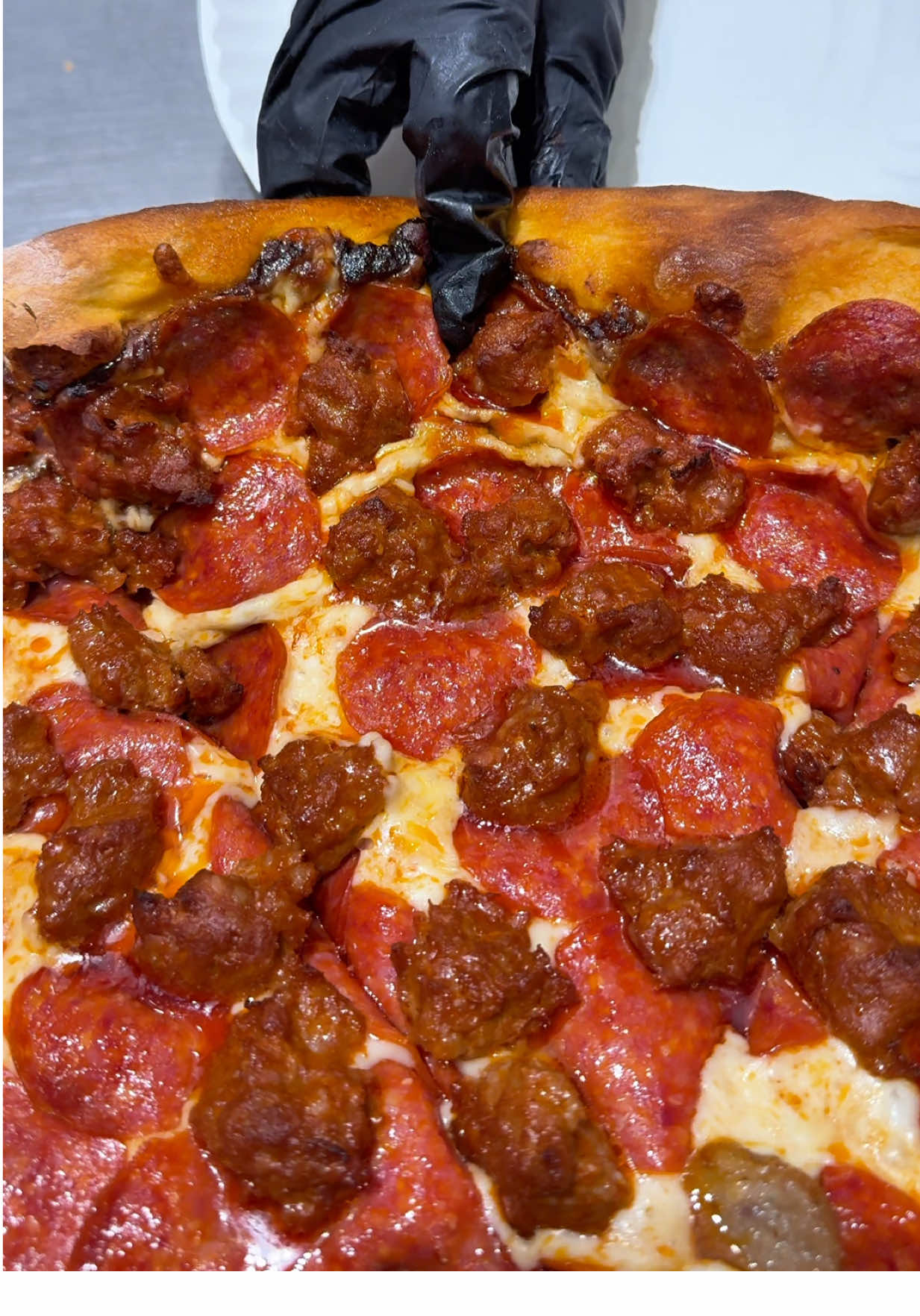 Can you handle this slice?😋😍😇 #pizza #Foodie #pizzalovers #pizzalove #gourmetpizza #torontofood #torontoeats #foodtoronto #asmr #crunchy #asmrsounds #pizzalover #torontoeats #food #cheesepull #foodporn   #foodoftiktok #pizzatiktok #torontotiktok