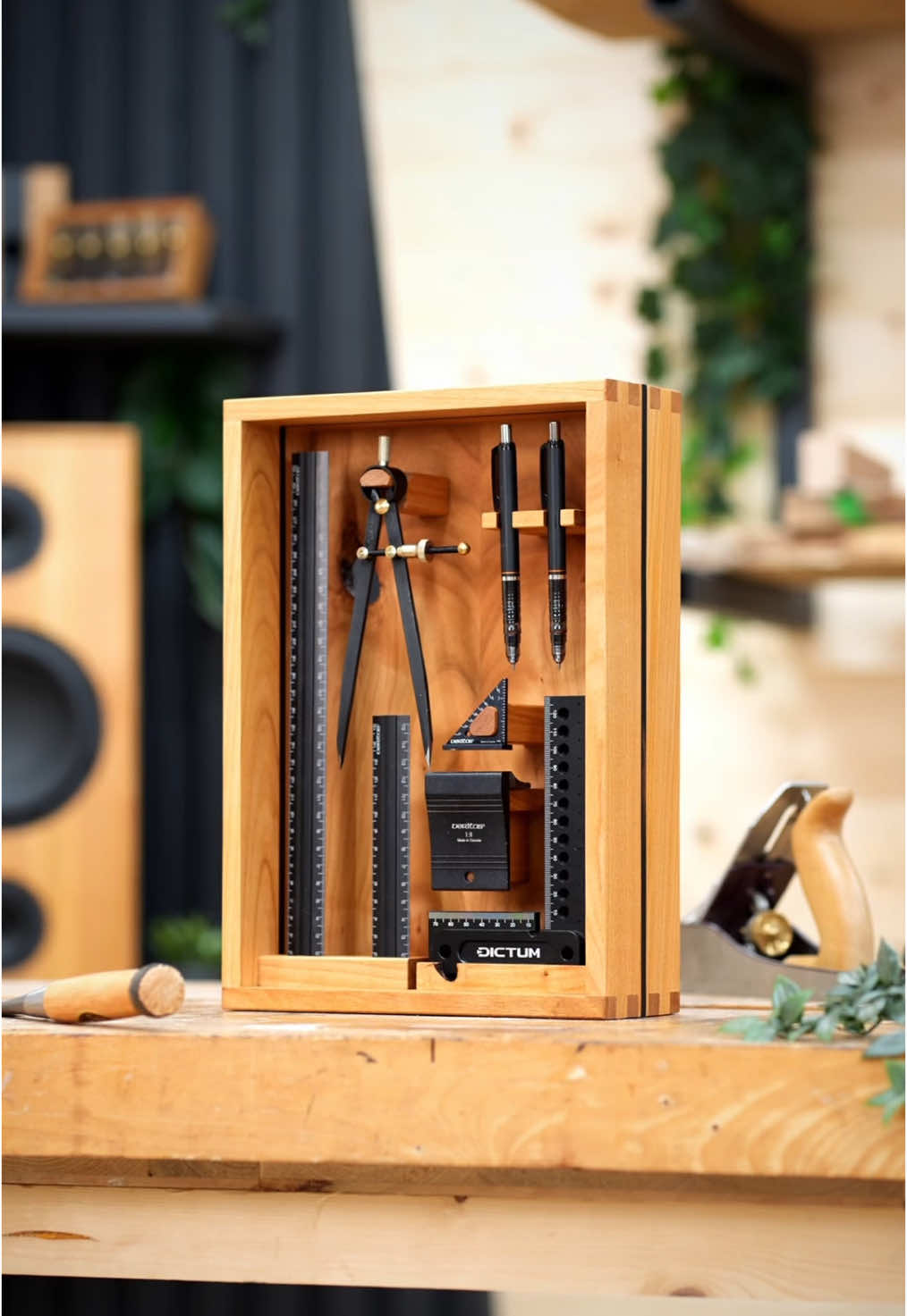Time for a bit more precision in my workshop 🙏🏻 Thanks to @DICTUM GmbH for supporting me in this project once again. You can find all the tools and materials I’m using on their website 🔥 Hope you enjoy it! | Advertising #woodworking #dictum #mehralswerkzeug #woodsman #DIY #diyprojects 