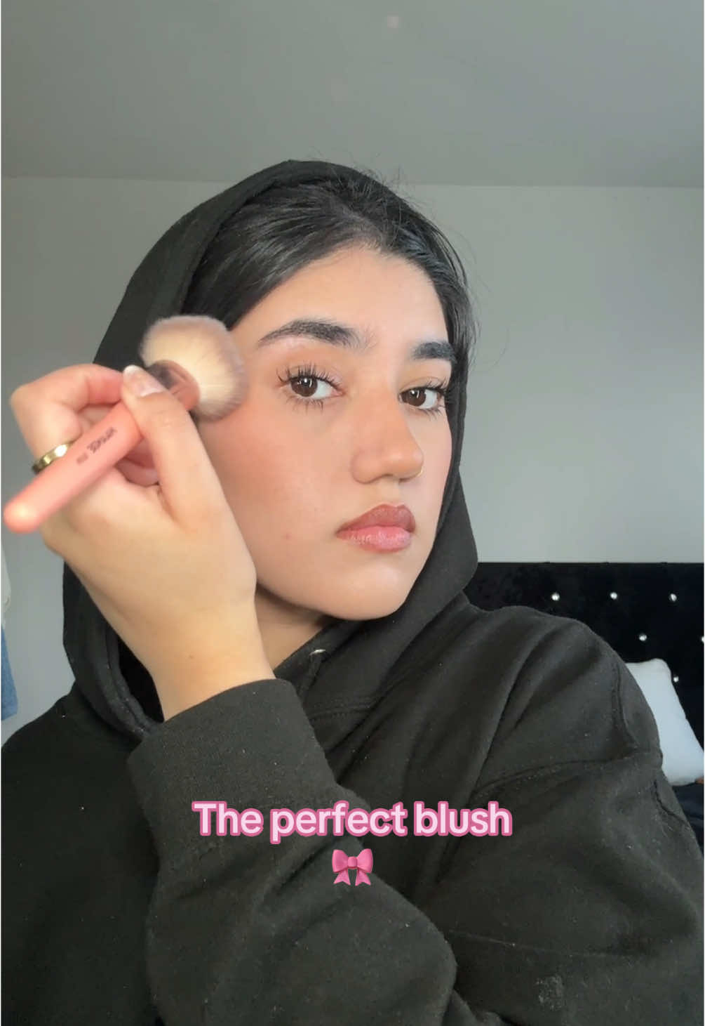 The perfect luminos blush @Rare Beauty soft pinch luminous blush in hope 🩷 #blush #rarebeautyblush #oilyskin #makeup #grwm #glowyskin #baseroutine 