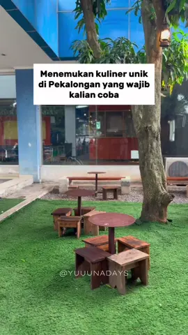 KULINER UNIK DI PEKALONGAN! 🥰 Hi Mams, sharing time! Weekend kemaren aku dan keluarga menemukan kuliner unik yg menjual menu2 jajanan khas minangkabau Pantes disini rame terus walaupun menunya ringan dan sederhana tapi rasanya enak fix no debat! Akupun pasti bakal balik kesini karena kemaren kehabisan sosis solonya karna diabisin anak2 🥹 Buat tempatnya luas, dan harganya terjangkau, yuk agendakan weekend kalian bersama keluarga ke @tansu.narto  📍Tan Soe Narto Halaman radar pekalongan, jl bina griya raya Buka setiap hari Jam 17.00 - 01.30 WIB #tansunarto #kwtansusupekalongan #pekalongan #pekalongankuliner #kulinerpekalongan #bukberpekalongan #pekalongan #radarpekalongan #batang #pemalang 