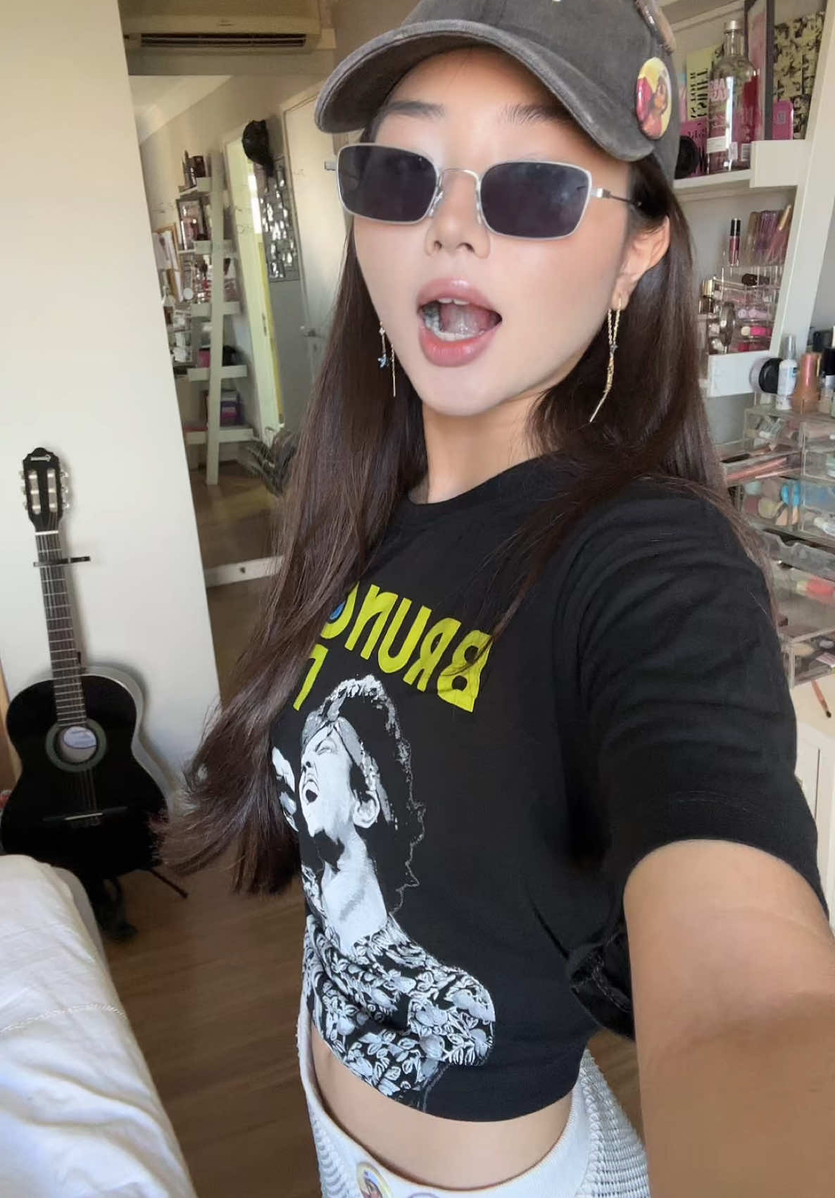 o carnaval tá vindo aiii! (meu óculos todo sujo🙃) #carnaval 