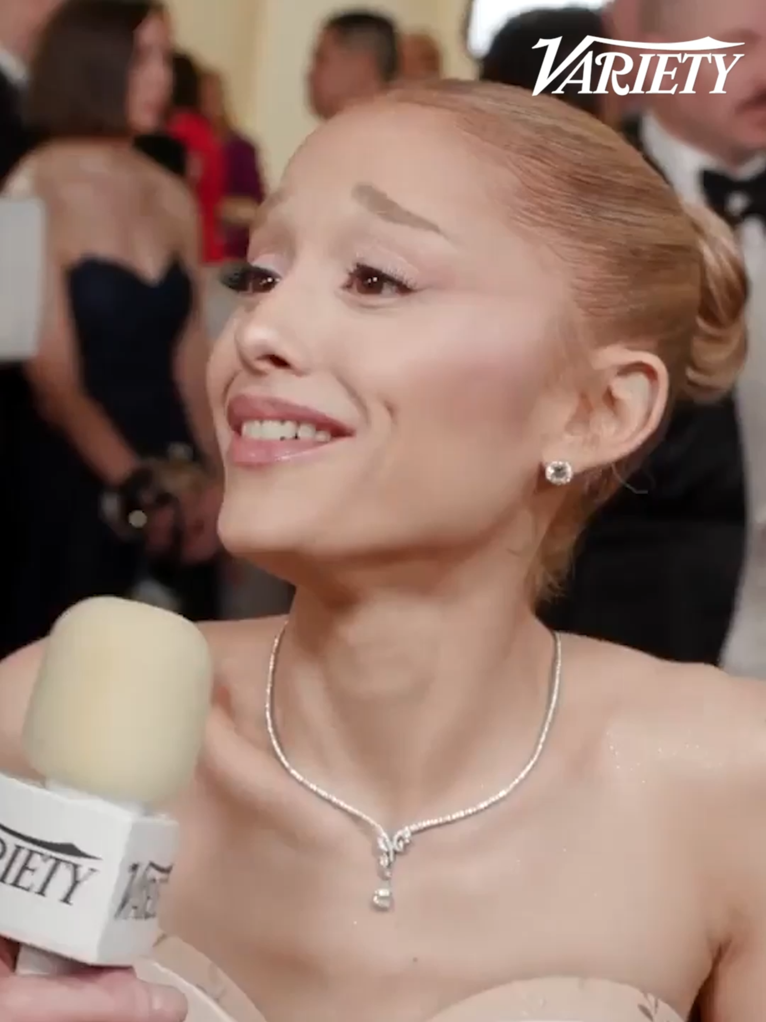 Ariana Grande teases new music 👀 #Oscars 
