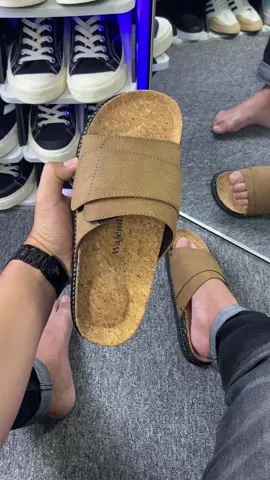 Rekomendasi sandal lebaran cowok keren dari brand Wajendra #sandallebaran #sandalcowok #sandalslop #wajendra 