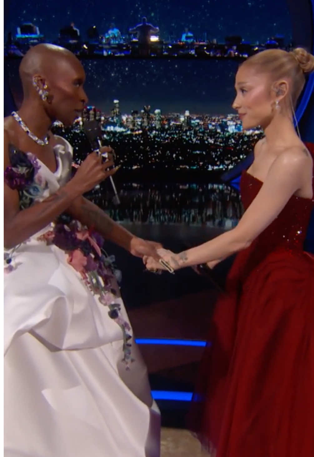 Cynthia Erivo and Ariana Grande perform Defying Gravity at the #Oscars! 💚🩷