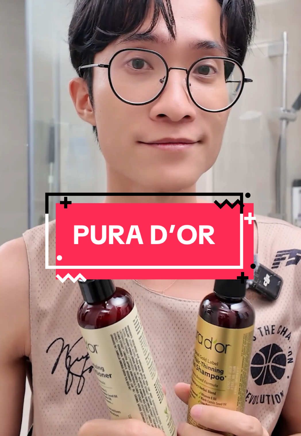 Đây là cái cặp đôi gội xả của nhà Pura D’or mà Lép rất thích xài bởi vì nó là hàng Vegan. Đặc biệt hơn  là không sulfate, không paraben, không silicon, ghê hong ghê hong. Bên cạnh đó còn có tác dụng hỗ trợ giảm rụng tóc và có mùi tinh dầu rất thơm, cảm giác rất là sảng khoái sau khi dùng. Chai này đã thắng nhiều giải quốc tế rùi nên là hôm nay tui lên clip giới thiệu cho mọi người coi nè, ai mà thích thì mua về dùng thử nha #lepthelittlekid #dichlep #tiktokmentor #LearnOnTikTok #purador #puradorvietnam #puradorvn #puradorshampoo #puradorconditioner #daugoi #dauxa #tinhdau #nonsulfate #nonparaben #nonsilicon 
