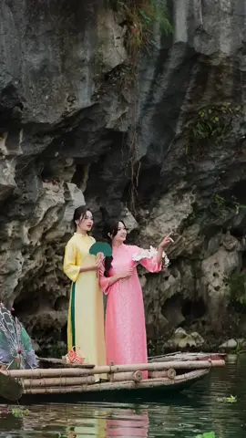 nét đẹp tà áo dài Việt...#aodaivietnam #aodai #linhxinh18 #linhxinh #gaixinh 