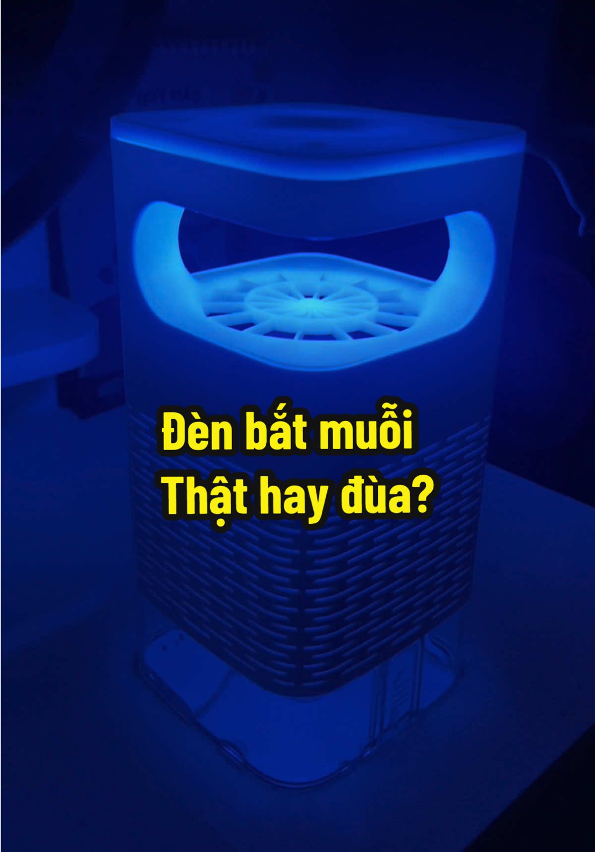 Sao các bác lại k tin có đèn bắt muỗi nhỉ? Em mới để có 1 ngày mà đã bắt được muỗi rồi đây. Đèn sử dụng nguồn điện bằng sạc điện thoại, cắm 24/24 mà k lo tốn điện, ánh sáng xanh phát ra giúp thu hút muỗi và hút chúng vào sâu bên trong. Ánh sáng dịu nhẹ, không gây chói mắt, đèn phát ra tiếng rất nhỏ thôi nha nên k ảnh hưởng đến giấc ngủ. Các bác nhấp vào giỏ hàng để tham khảo nha#xuhuong#huyenreview#denbatmuoi#denbatmuoianhsangxanh#maybatmuoi