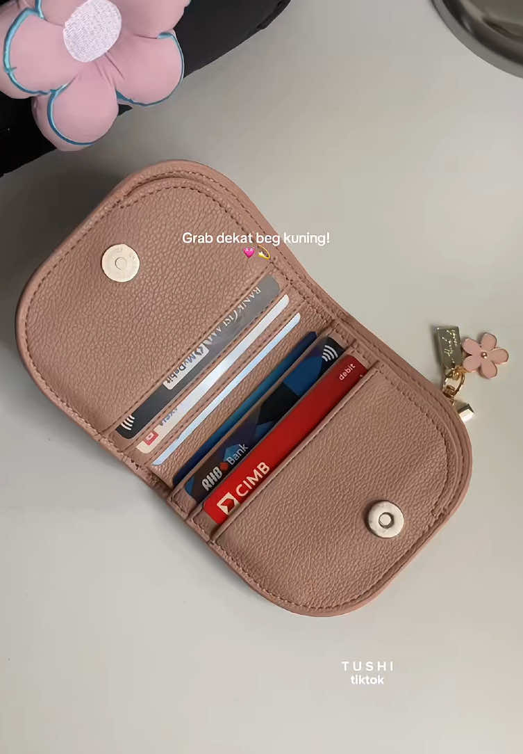 Pretty! Been eyeing this wallet for so long! 💗💫  #wallet #wallets #walletforwomen #walletmurah #dompet #dompetmurah #dompetwanita 