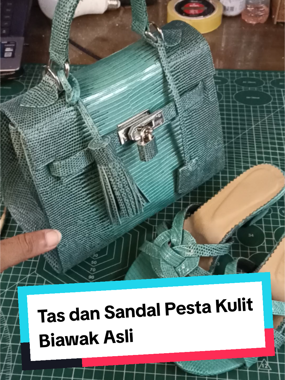 Tas kulit biawak asli dan sandal pesta kulit biawak asli, kualitas premium, silahkan cek keranjang kuning #taskulitbiawak #tashandmade #taskulitasli #taskulitasli👜💼 #taskulitpremium #taslocalbrand 