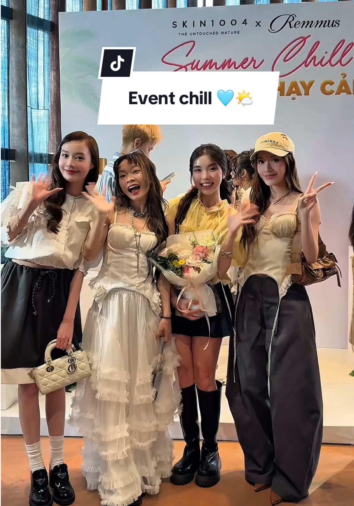 Nay e phụ trách dẫn đoàn nhà mình đi Chill nha 🌝🧡 #SKIN1004Vietnam #Remmus #skin1004xremmus 