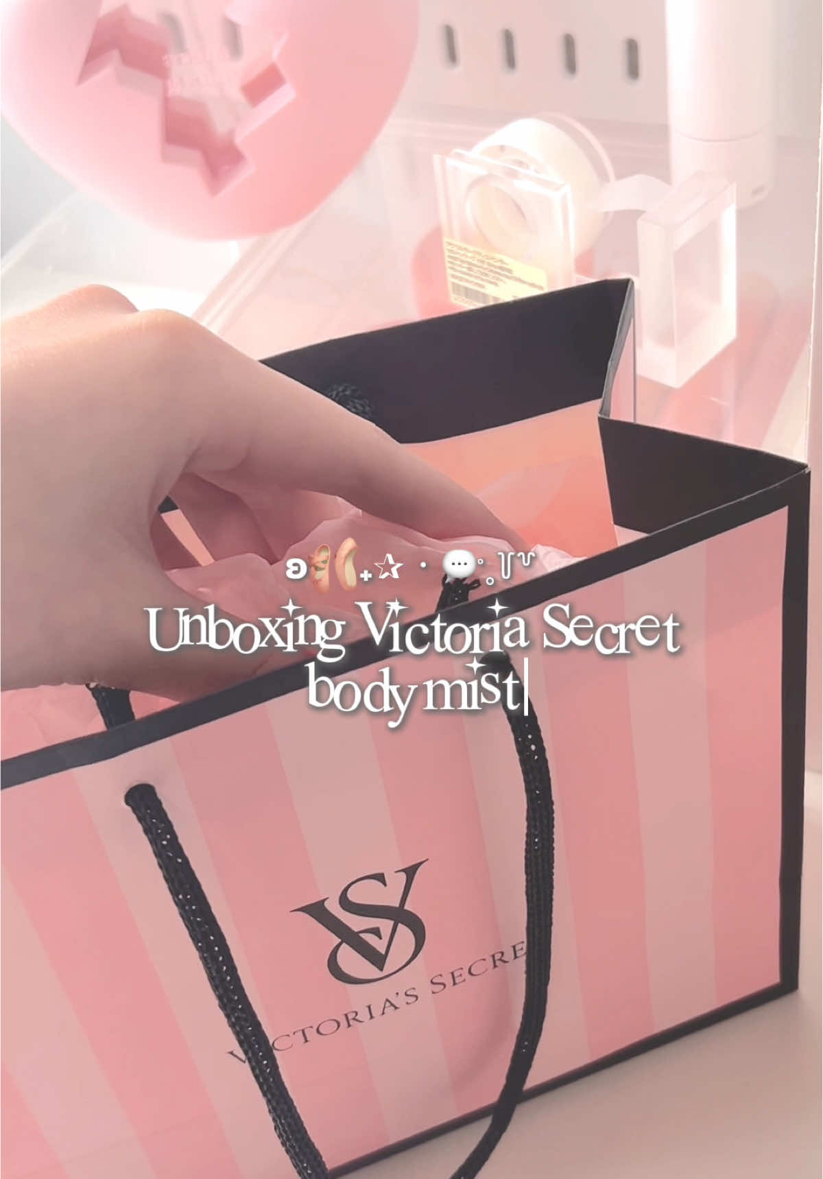 unboxing victoria secret body mist || @YesStyle @YesStyleInfluencers || #wonyoungism #kbeauty #beauty #skincare #perfume #bodymist #bodymistvictoriasecret #fyp #viral #onyourpage #yesstyle #yesstyleinfluencers 