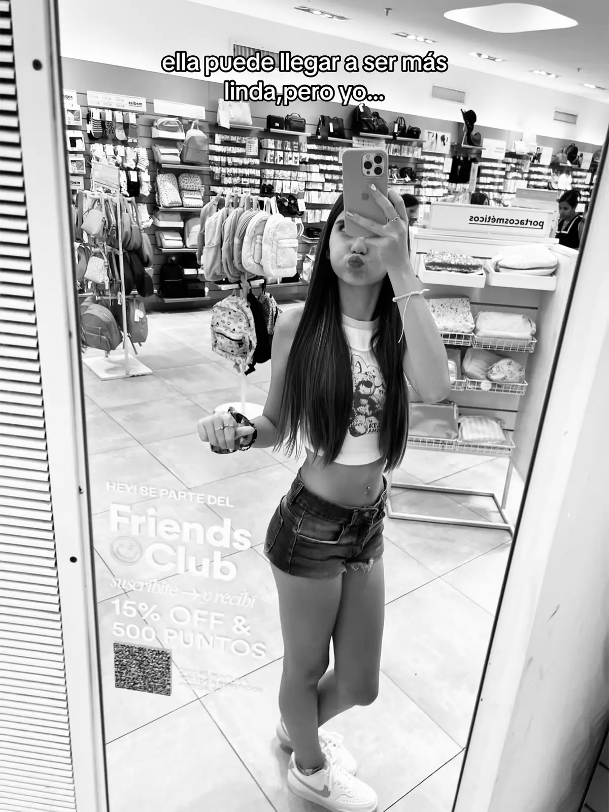 se fue a buscar a la más negra el bobito,ninguna mejor q yo amorr😂😂