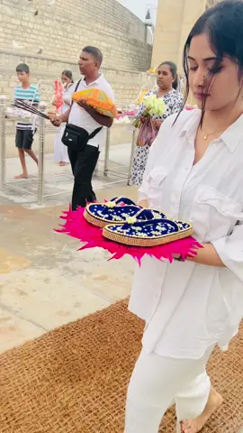 ජීවමාන සංඥාවෙන් භාග්‍යවතුන් වහන්සේට පූජා කල පාවහන් පූජාව…..🙏💙 #රුවන්වැලිමහාසෑය #umangalk #ස්වර්ණමාලී_මහ_සෑ_රදුන් #ruwanwelimahaseya #foryou 