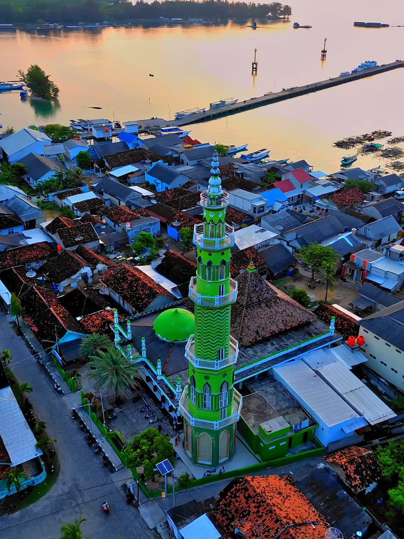 manusia tak ada yang sempurna #rajulialmaseid #lagu #kebesaranmu  #yaallah #coverlagu #st12band  #beranda #paket#wisata #travelling  #karimunjawa#liburankeluarga  #liburanseru#trendingvideo  #Ramadan #bulansuciramadhan #masjid #karimunjawa 