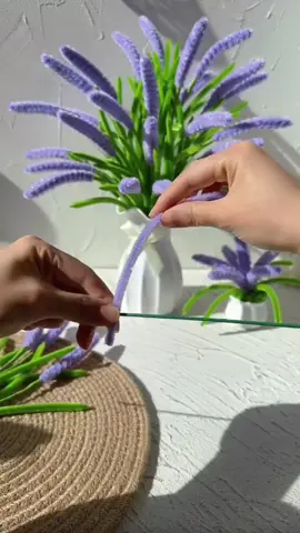 Bunga lavender ini bikin ruangan makin cantik! 💜 #pipecleanerflowers #pipecleanerart #pipecleanerflowerstutorial #kawatbulu #buketbunga #buketwisuda #buketmurah #buketkawatbulu #inspirasi #handmade #DIY #tutorial 