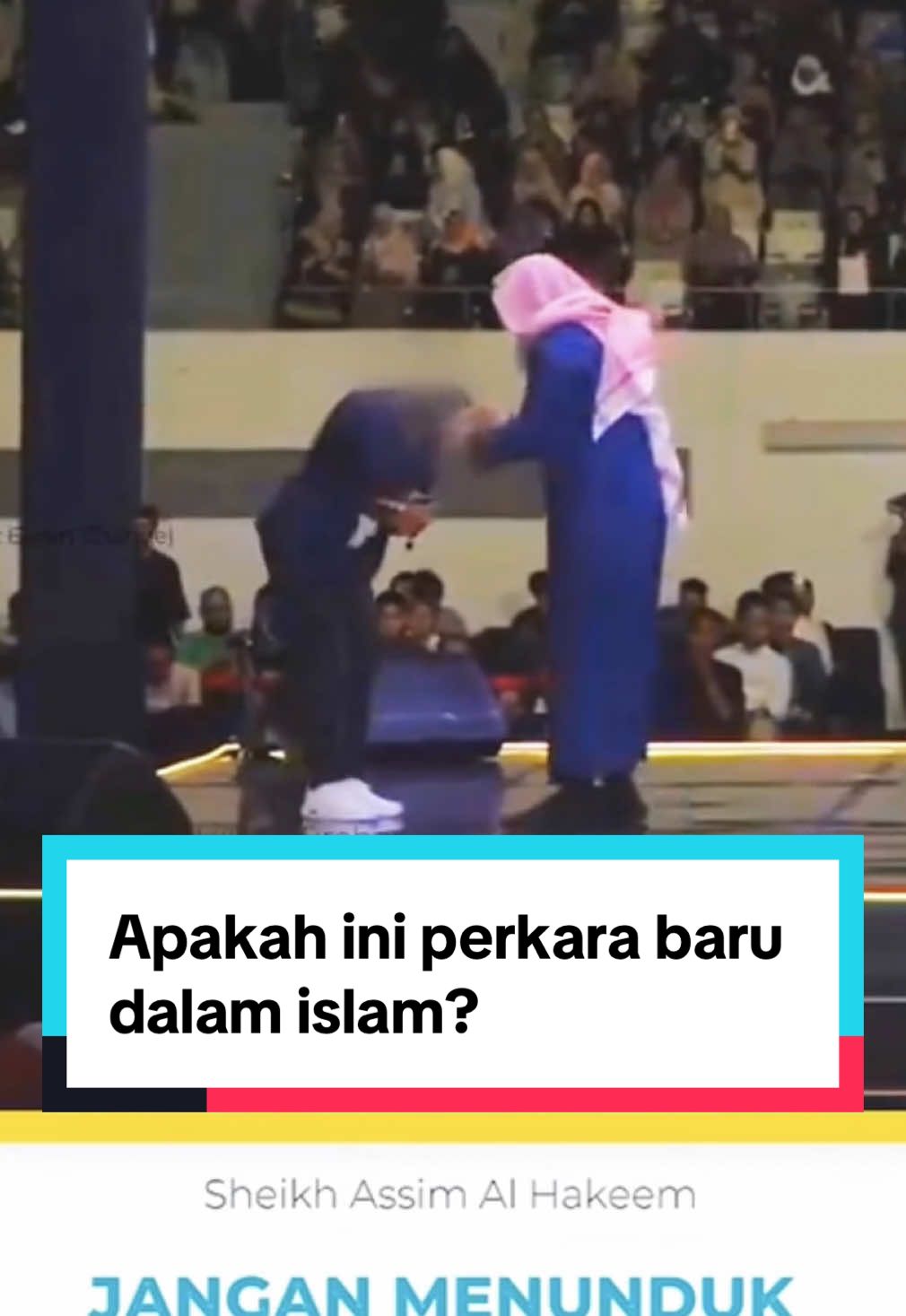 Ini bukan perkara baru dalam islam, Rasulullah ﷺ pun dulu melarang melakukan penghormatan seperti ini, dan disampaikan kembali melalui Al-Mubasyirat Muhammad Qasim penghormatan dengan membungkuk seperti posisi (Rukuk) yang seharusnya kita lakukan hanya untuk Allah ﷻ, tapi penghormatan seperti ini kita lakukan juga didepan Manusia itu termasuk menduakan Allah (Syirik). Terlebih lagi kalau sampai Sujud Naudzubillah. Adapun membungkuk ketika memberikan penghormatan, itu dilarang sebagaimana disebutkan dalam riwayat Tirmizi dari Nabi sallallahu alaihi wa sallam, “Mereka bertanya tentang seseorang ketika ketemu saudaranya dia membungkukkan (badan).’ Beliau menjawab, ‘Tidak (boleh).’ Karena rukuk dan sujud tidak diboleh dilakukan keculai terhadap Allah Azza Wa Jalla. Meskipun hal ini dilakukan sebagai penghormatan pada syariat selain kita sebagaimana kisah Yusuf, #mimpimuhammadqasim  #rizasyah 